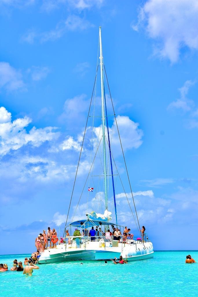 Catamarán en Isla Saona, excursión desde Punta Cana con playas paradisíacas.